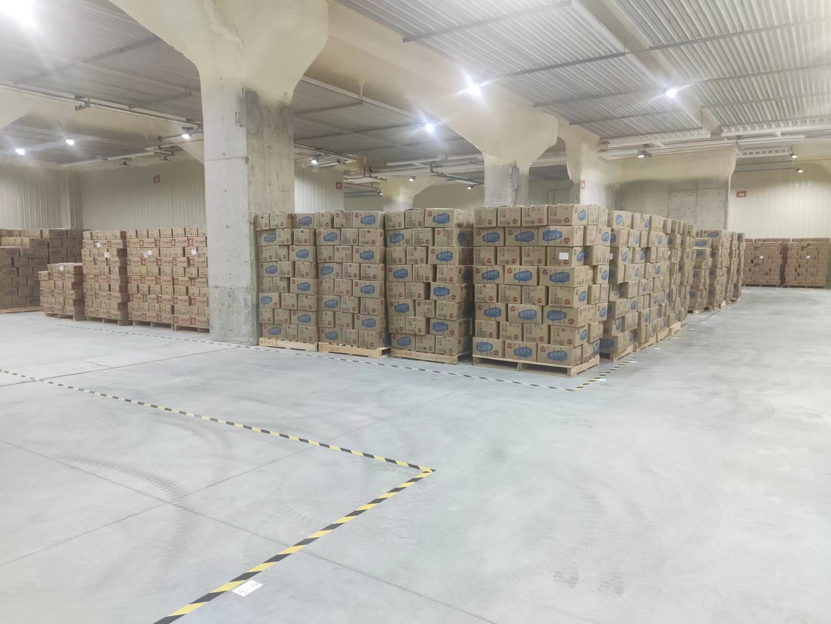 領(lǐng)鮮冷鏈攜手食品企業(yè)，提供專業(yè)冷凍倉(cāng)儲(chǔ)服務(wù)，助力酒店用品高效配送